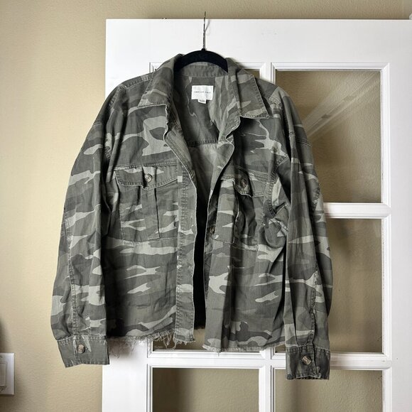 AMERICAN EAGLE Camo Camouflage Shirt Jacket Shacket Size Medium Green - Picture 2 of 12